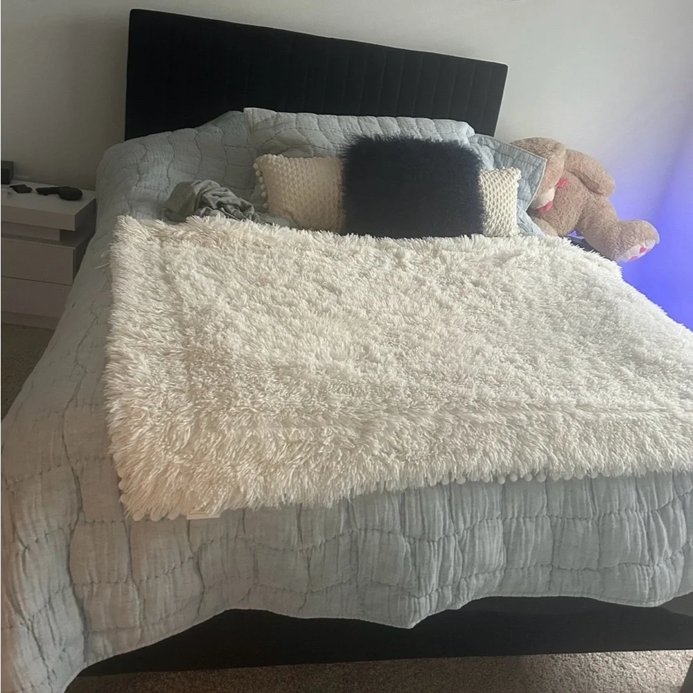 Pottery Barn Cloud Quilt Queen in Chambary